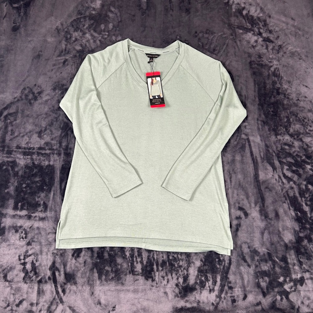 Banana Republic V-Neck Top Womens Medium Green Long Sleeve Raglan Knit Tee